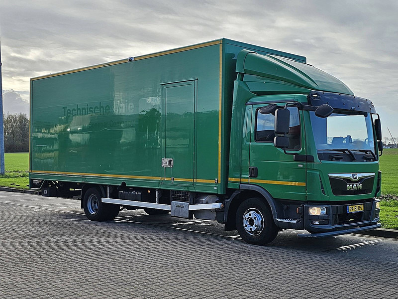MAN 10.190 TGL - Dobozos felépítményű teherautó: 5 kép. MAN 10.190 TGL - Dobozos felépítményű teherautó: 5 kép.