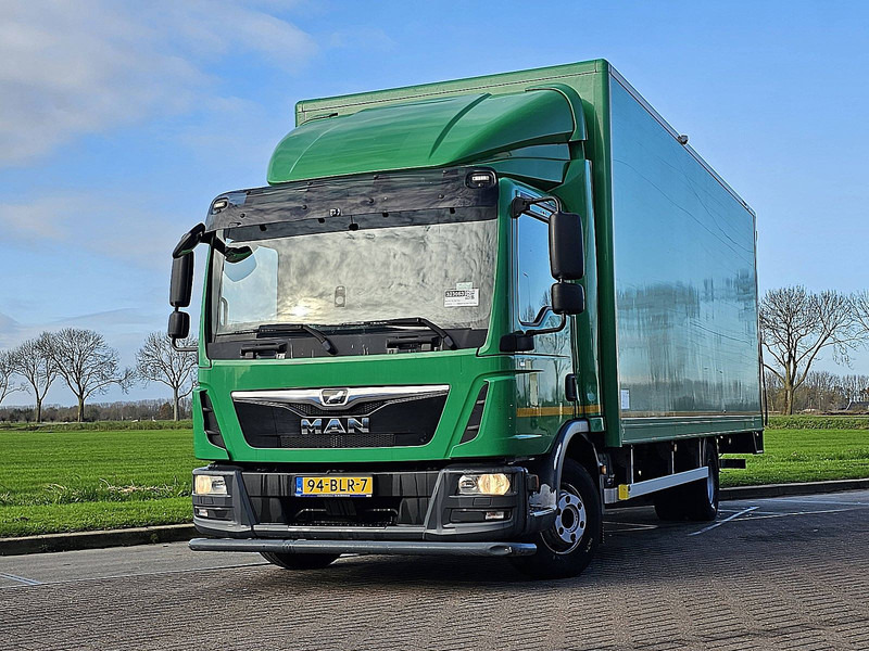 MAN 10.190 TGL - Dobozos felépítményű teherautó: 1 kép. MAN 10.190 TGL - Dobozos felépítményű teherautó: 1 kép.