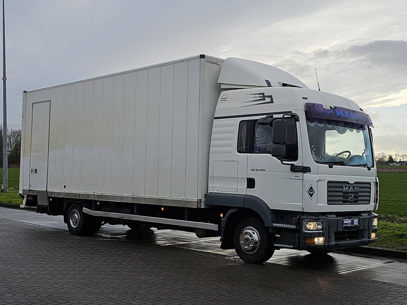 MAN 12.240 TGL LX LIFT AIRCO 6 CYL. - Dobozos felépítményű teherautó: 5 kép. MAN 12.240 TGL LX LIFT AIRCO 6 CYL. - Dobozos felépítményű teherautó: 5 kép.