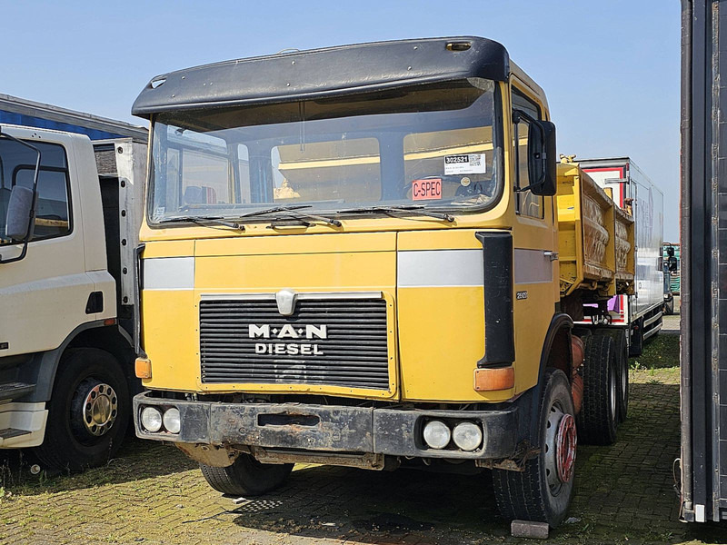 MAN 26.281 DFK 6X4 STEEL 6 CYL. - Billenőplatós teherautó: 2 kép. MAN 26.281 DFK 6X4 STEEL 6 CYL. - Billenőplatós teherautó: 2 kép.