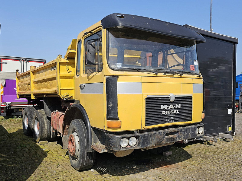 MAN 26.281 DFK 6X4 STEEL 6 CYL. - Billenőplatós teherautó: 5 kép. MAN 26.281 DFK 6X4 STEEL 6 CYL. - Billenőplatós teherautó: 5 kép.