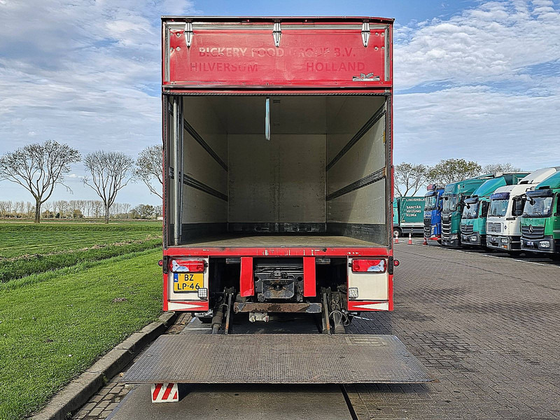 Dobozos felépítményű teherautó MAN 26.320 TGS: 16 kép.