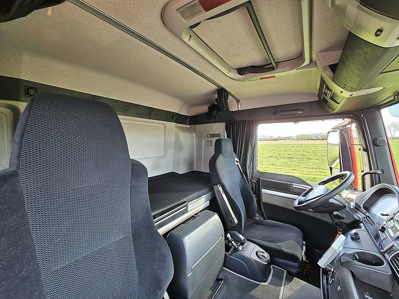 Dobozos felépítményű teherautó MAN 26.320 TGS: 15 kép.