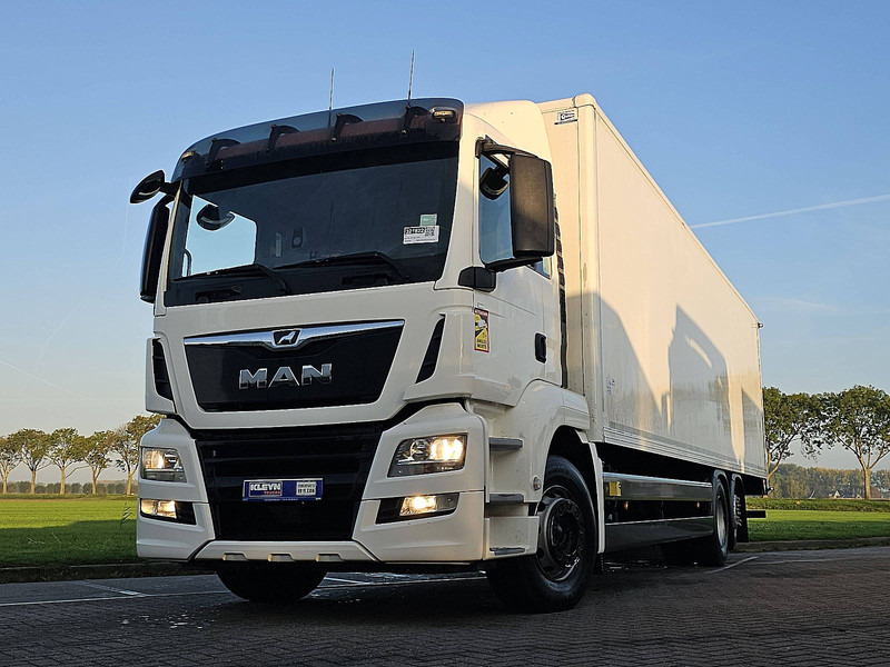 MAN 26.320 TGS - Dobozos felépítményű teherautó: 1 kép. MAN 26.320 TGS - Dobozos felépítményű teherautó: 1 kép.
