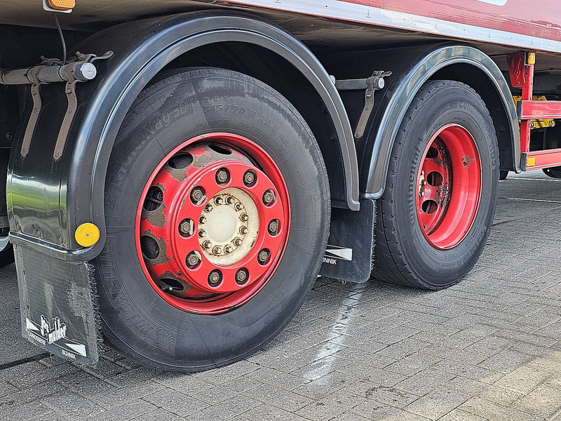 Dobozos felépítményű teherautó MAN 26.320 TGS: 19 kép.