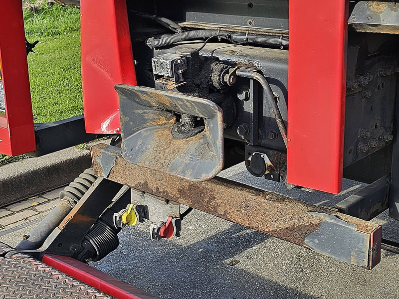 Dobozos felépítményű teherautó MAN 26.320 TGS: 17 kép.