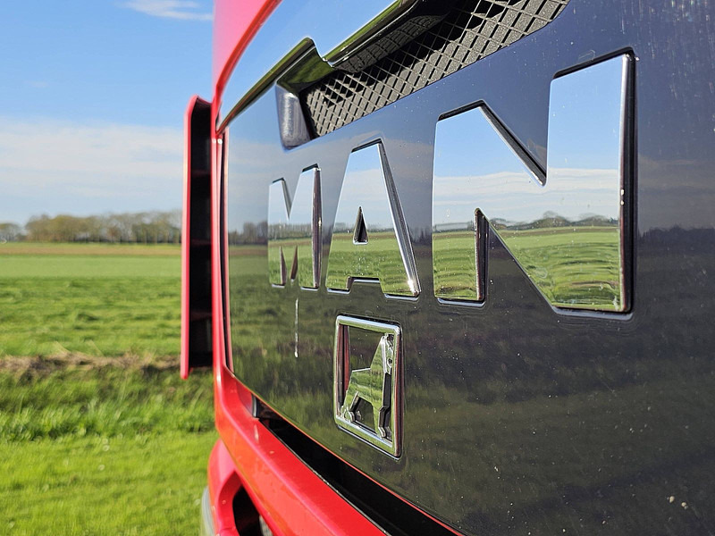 Dobozos felépítményű teherautó MAN 26.320 TGS: 20 kép.