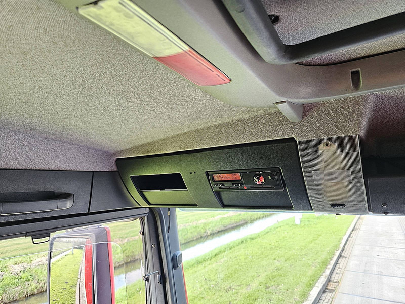 Dobozos felépítményű teherautó MAN 26.320 TGS: 11 kép.