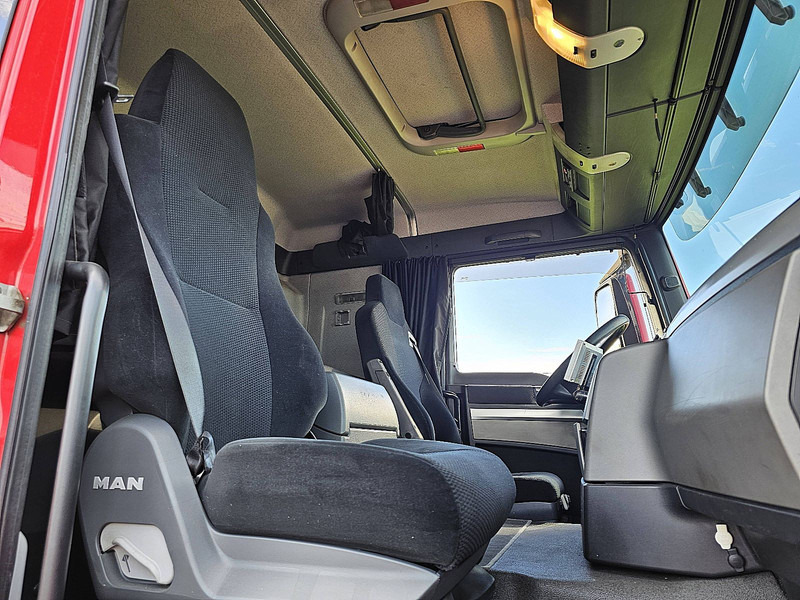 Dobozos felépítményű teherautó MAN 26.320 TGS: 7 kép.