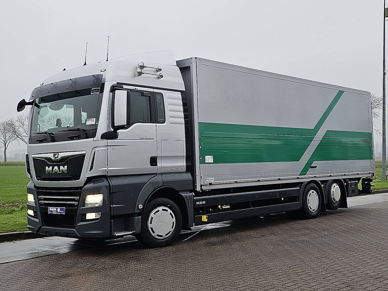 MAN 26.420 TGX - Dobozos felépítményű teherautó: 2 kép. MAN 26.420 TGX - Dobozos felépítményű teherautó: 2 kép.