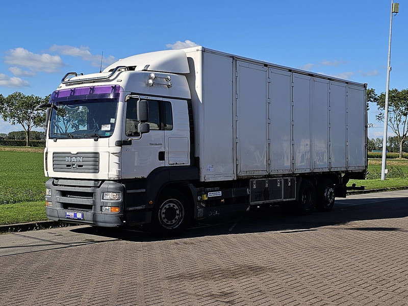 MAN 26.440 TGA LX 6X2 SIDE DOORS - Dobozos felépítményű teherautó: 2 kép. MAN 26.440 TGA LX 6X2 SIDE DOORS - Dobozos felépítményű teherautó: 2 kép.