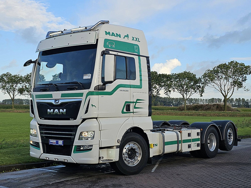 MAN 26.500 TGX XXL 6X2-4 LL WB420 - Alvaz teherautó: 2 kép. MAN 26.500 TGX XXL 6X2-4 LL WB420 - Alvaz teherautó: 2 kép.