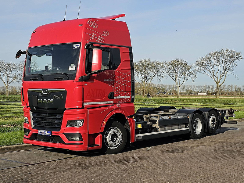 MAN 26.510 TGX GX 6X2 INTARDER - Cserefelépítményes teherautó: 2 kép. MAN 26.510 TGX GX 6X2 INTARDER - Cserefelépítményes teherautó: 2 kép.