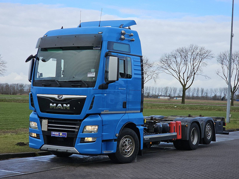MAN 26.540 TGX XXL D38 INTARDER - Cserefelépítményes teherautó: 2 kép. MAN 26.540 TGX XXL D38 INTARDER - Cserefelépítményes teherautó: 2 kép.