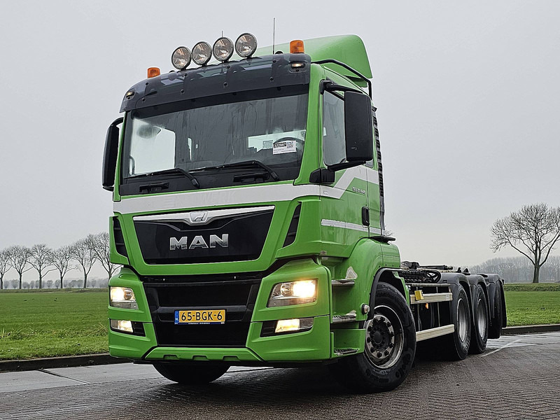 MAN 35.440 TGS - Horgos rakodó teherautó: 1 kép. MAN 35.440 TGS - Horgos rakodó teherautó: 1 kép.