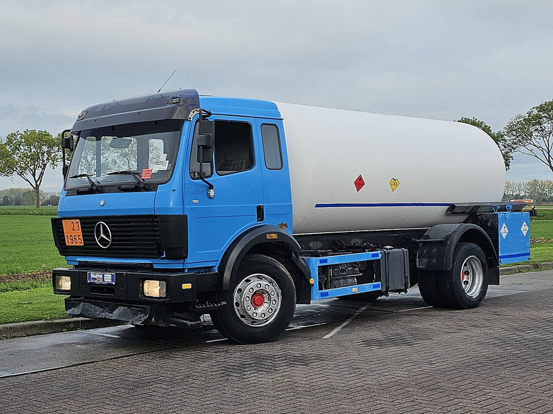 Mercedes-Benz 1722 LPG GAS TANK - Tartályos teherautó: 2 kép. Mercedes-Benz 1722 LPG GAS TANK - Tartályos teherautó: 2 kép.