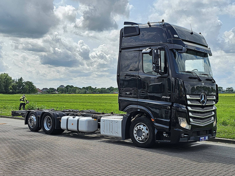 Mercedes-Benz ACTROS 2540 - Cserefelépítményes teherautó: 5 kép. Mercedes-Benz ACTROS 2540 - Cserefelépítményes teherautó: 5 kép.
