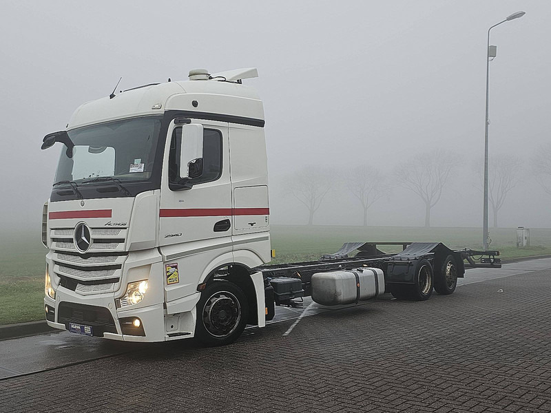 Mercedes-Benz ACTROS 2540 - Alvaz teherautó: 2 kép. Mercedes-Benz ACTROS 2540 - Alvaz teherautó: 2 kép.