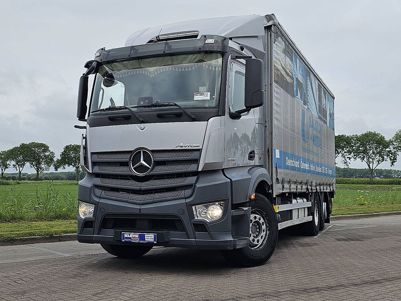 Mercedes-Benz ANTOS 2543 + FORKLIFT PALFINGER - Ponyvás teherautó: 1 kép. Mercedes-Benz ANTOS 2543 + FORKLIFT PALFINGER - Ponyvás teherautó: 1 kép.