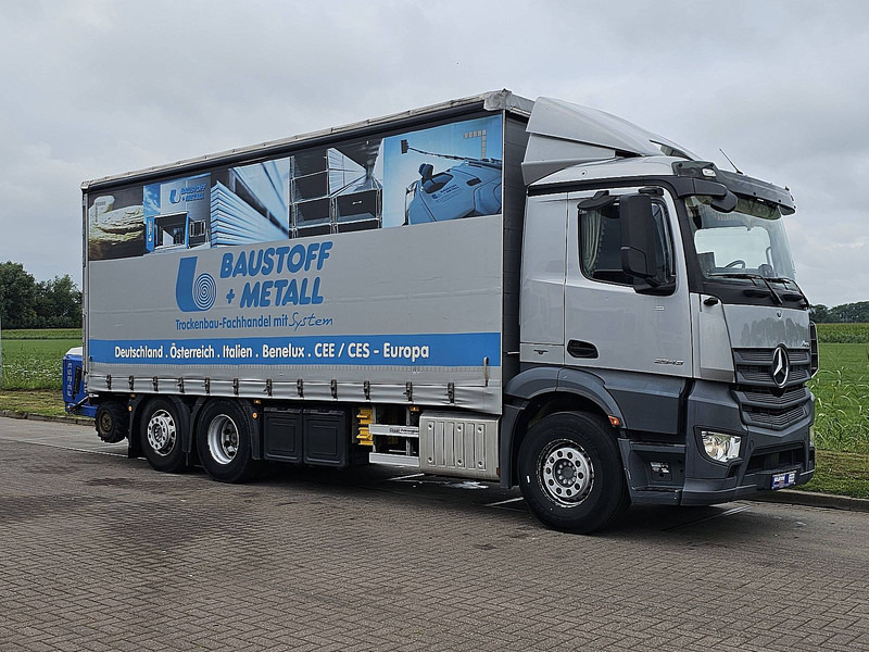 Mercedes-Benz ANTOS 2543 + FORKLIFT PALFINGER - Ponyvás teherautó: 5 kép. Mercedes-Benz ANTOS 2543 + FORKLIFT PALFINGER - Ponyvás teherautó: 5 kép.