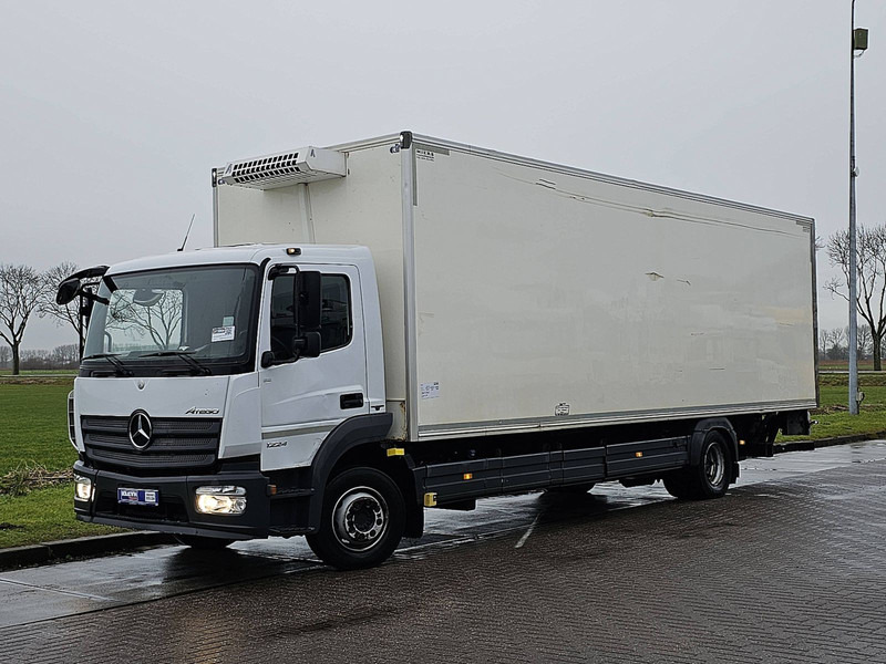 Mercedes-Benz ATEGO 1224 L 3 SEATS LIFT AIRCO - Hűtős teherautó: 2 kép. Mercedes-Benz ATEGO 1224 L 3 SEATS LIFT AIRCO - Hűtős teherautó: 2 kép.