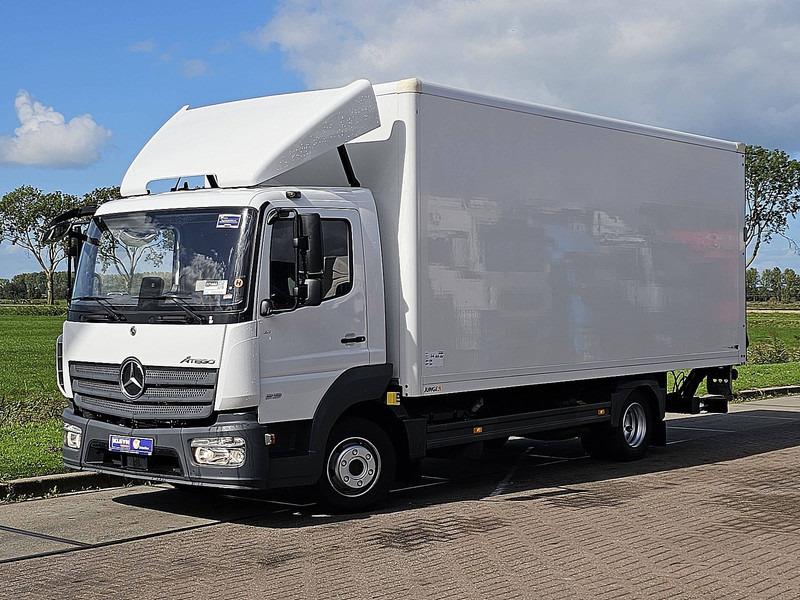 Mercedes-Benz ATEGO 818 TAILLIFT AIRCO - Dobozos felépítményű teherautó: 2 kép. Mercedes-Benz ATEGO 818 TAILLIFT AIRCO - Dobozos felépítményű teherautó: 2 kép.