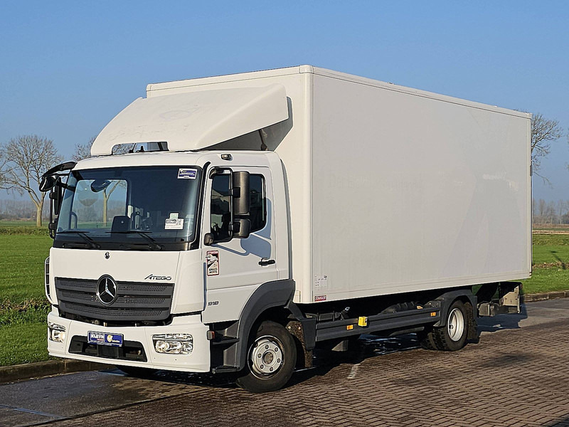 Mercedes-Benz ATEGO 918 - Dobozos felépítményű teherautó: 2 kép. Mercedes-Benz ATEGO 918 - Dobozos felépítményű teherautó: 2 kép.
