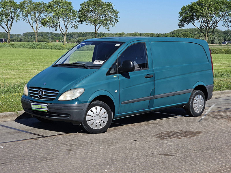 Mercedes-Benz Vito 109 - Kis furgon: 2 kép. Mercedes-Benz Vito 109 - Kis furgon: 2 kép.