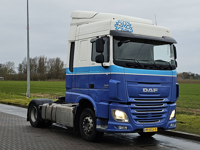 DAF XF 440 - Nyergesvontató: 5 kép. DAF XF 440 - Nyergesvontató: 5 kép.