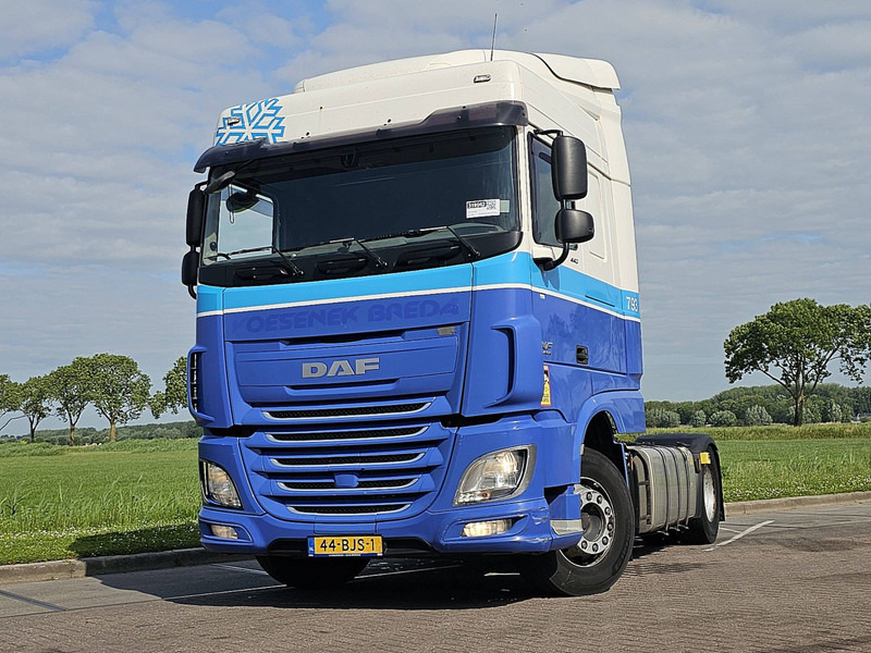 DAF XF 440 SPACECAB 2X TANK - Nyergesvontató: 1 kép. DAF XF 440 SPACECAB 2X TANK - Nyergesvontató: 1 kép.