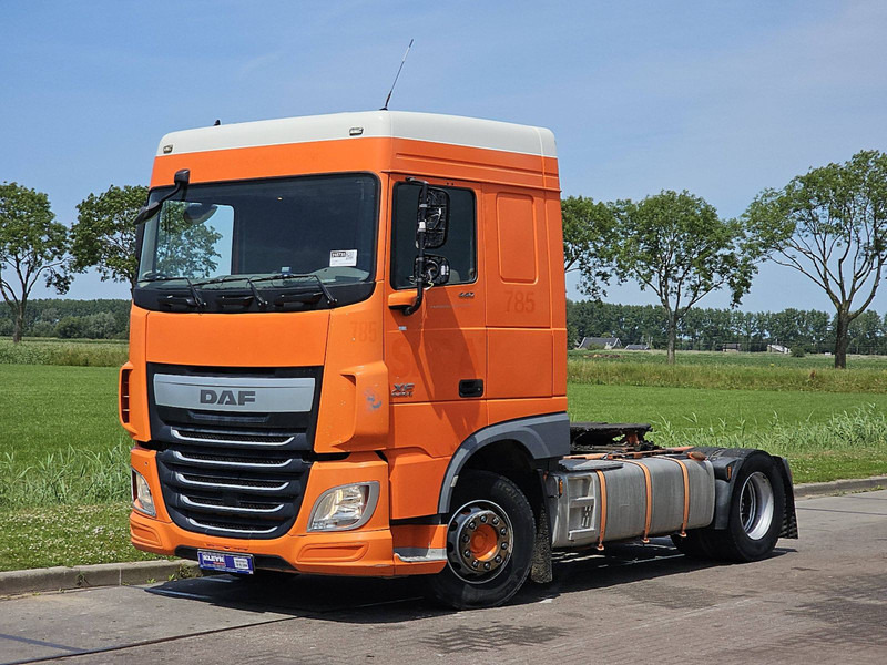 DAF XF 440 SPACECAB MANUAL - Nyergesvontató: 2 kép. DAF XF 440 SPACECAB MANUAL - Nyergesvontató: 2 kép.