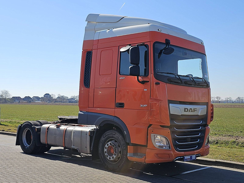 DAF XF 450 SPACECAB 2X TANK - Nyergesvontató: 5 kép. DAF XF 450 SPACECAB 2X TANK - Nyergesvontató: 5 kép.
