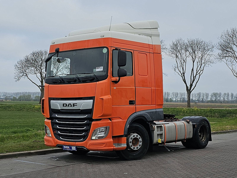 DAF XF 450 SPACECAB 2X TANK - Nyergesvontató: 2 kép. DAF XF 450 SPACECAB 2X TANK - Nyergesvontató: 2 kép.
