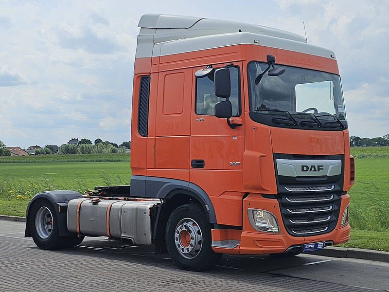 DAF XF 450 SPACECAB 2X TANK - Nyergesvontató: 5 kép. DAF XF 450 SPACECAB 2X TANK - Nyergesvontató: 5 kép.