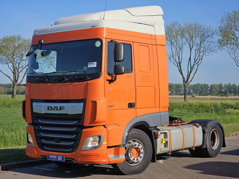 DAF XF 450 SPACECAB 2X TANK - Nyergesvontató: 2 kép. DAF XF 450 SPACECAB 2X TANK - Nyergesvontató: 2 kép.