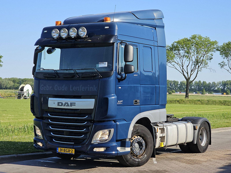 DAF XF 460 - Nyergesvontató: 2 kép. DAF XF 460 - Nyergesvontató: 2 kép.