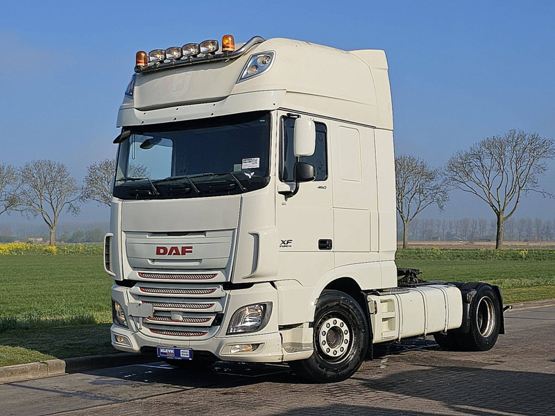 DAF XF 460 SSC MANUAL 2X TANK - Nyergesvontató: 2 kép. DAF XF 460 SSC MANUAL 2X TANK - Nyergesvontató: 2 kép.