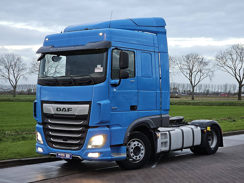 DAF XF 480 - Nyergesvontató: 2 kép. DAF XF 480 - Nyergesvontató: 2 kép.