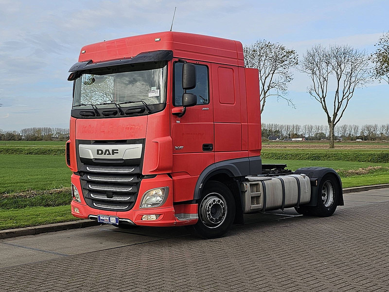 DAF XF 480 - Nyergesvontató: 2 kép. DAF XF 480 - Nyergesvontató: 2 kép.