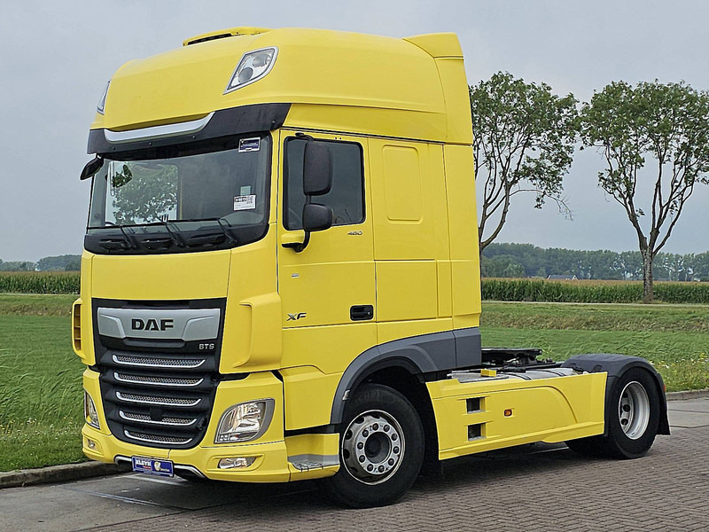 DAF XF 480 - Nyergesvontató: 2 kép. DAF XF 480 - Nyergesvontató: 2 kép.