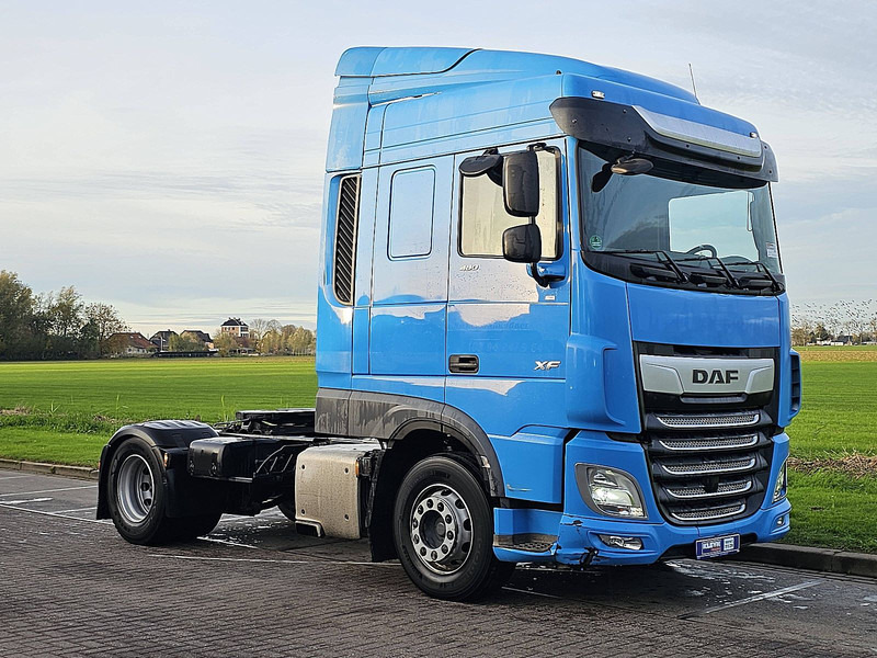 DAF XF 480 SPACECAB LED - Nyergesvontató: 5 kép. DAF XF 480 SPACECAB LED - Nyergesvontató: 5 kép.