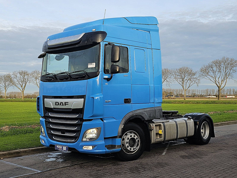 DAF XF 480 SPACECAB LED - Nyergesvontató: 2 kép. DAF XF 480 SPACECAB LED - Nyergesvontató: 2 kép.