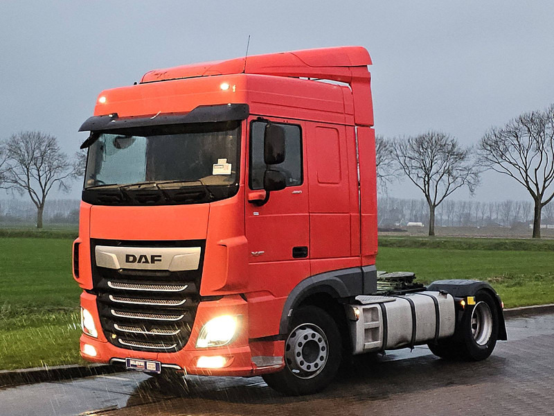 DAF XF 480 SPACECAB LED INTARD. - Nyergesvontató: 2 kép. DAF XF 480 SPACECAB LED INTARD. - Nyergesvontató: 2 kép.