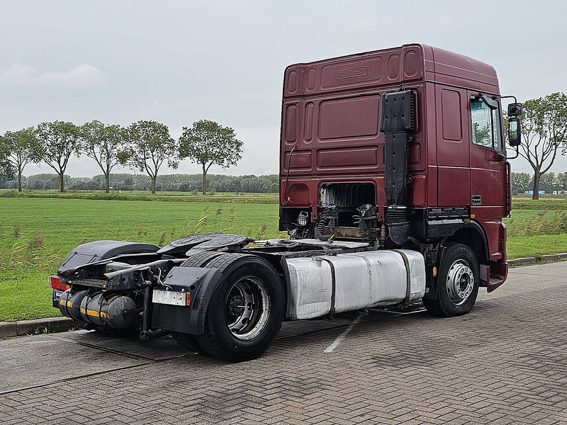 DAF XF 95.380 SPACECAB EURO 2 - Nyergesvontató: 3 kép. DAF XF 95.380 SPACECAB EURO 2 - Nyergesvontató: 3 kép.