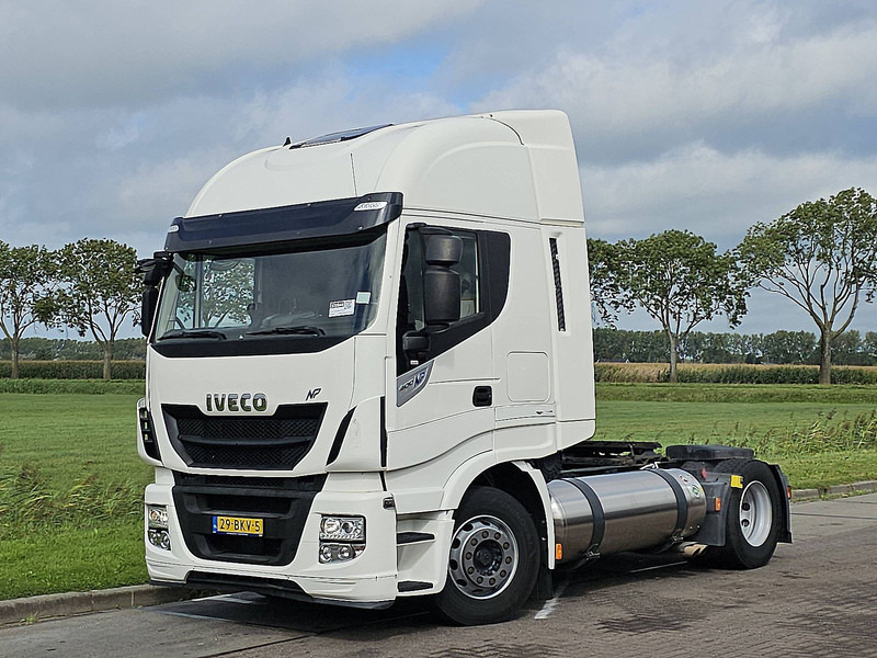 Iveco AS440S40 STRALIS LNG - Nyergesvontató: 2 kép. Iveco AS440S40 STRALIS LNG - Nyergesvontató: 2 kép.