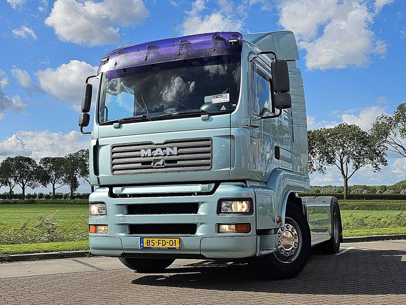 MAN 18.350 TGA NL-TRUCK L-CAB BED - Nyergesvontató: 1 kép. MAN 18.350 TGA NL-TRUCK L-CAB BED - Nyergesvontató: 1 kép.