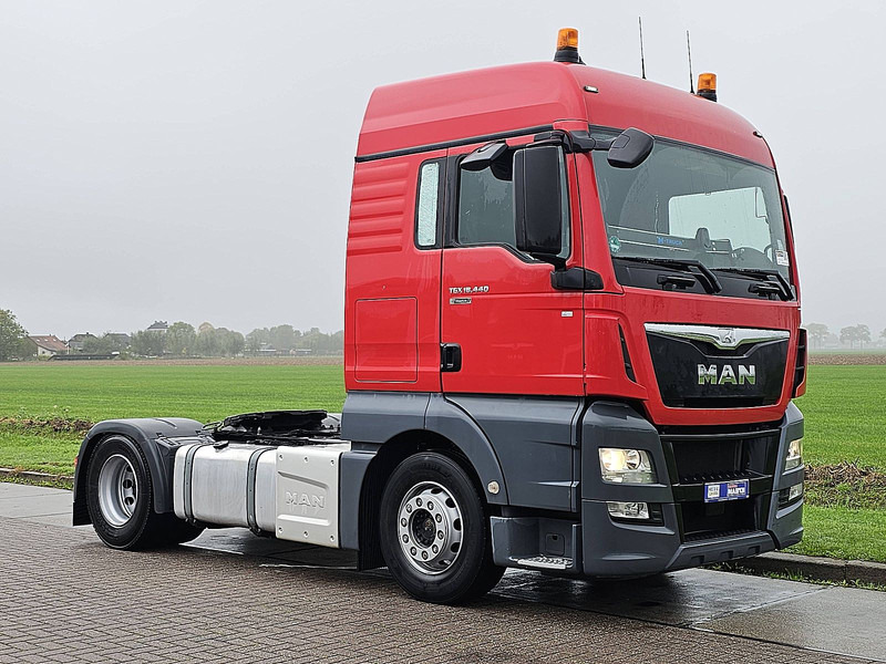 MAN 18.440 TGX - Nyergesvontató: 5 kép. MAN 18.440 TGX - Nyergesvontató: 5 kép.