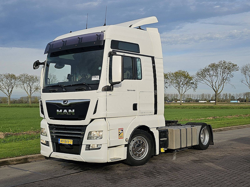 MAN 18.460 TGX XXL MEGA RET. 1210L - Nyergesvontató: 2 kép. MAN 18.460 TGX XXL MEGA RET. 1210L - Nyergesvontató: 2 kép.