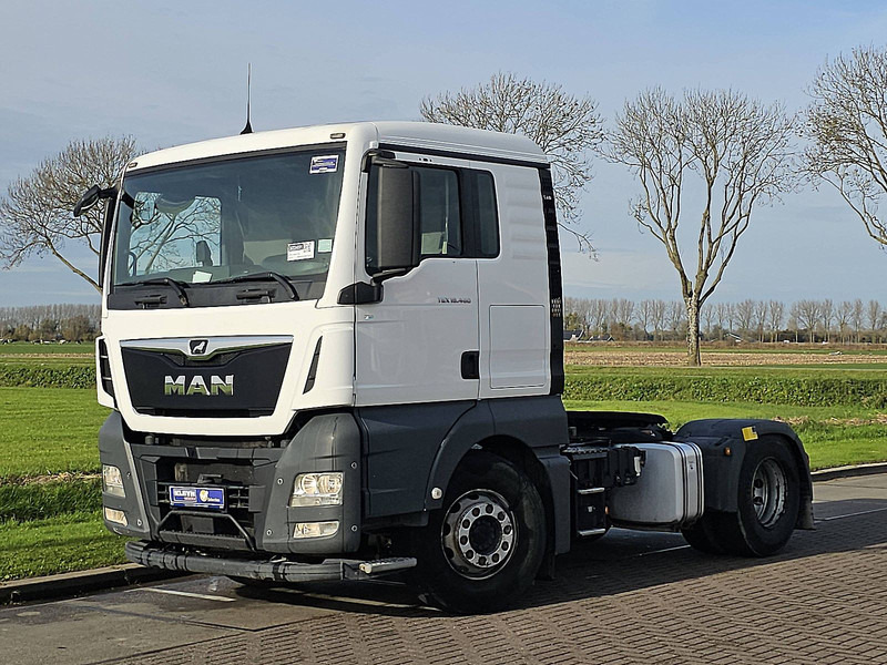 MAN 18.460 TGX kipphydaulik - Nyergesvontató: 2 kép. MAN 18.460 TGX kipphydaulik - Nyergesvontató: 2 kép.