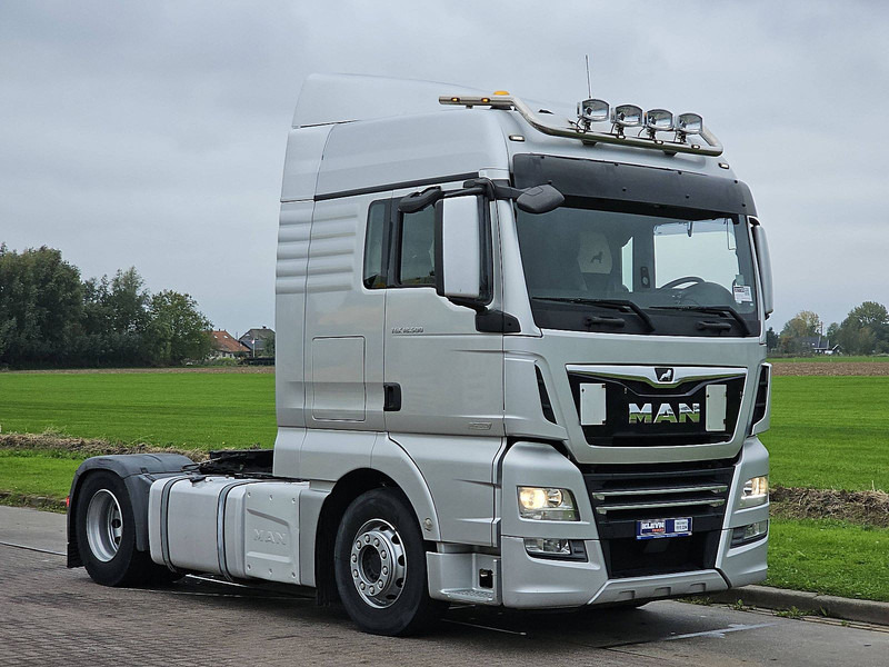 MAN 18.500 TGX XLX 2X TANK NIGHT AC - Nyergesvontató: 5 kép. MAN 18.500 TGX XLX 2X TANK NIGHT AC - Nyergesvontató: 5 kép.